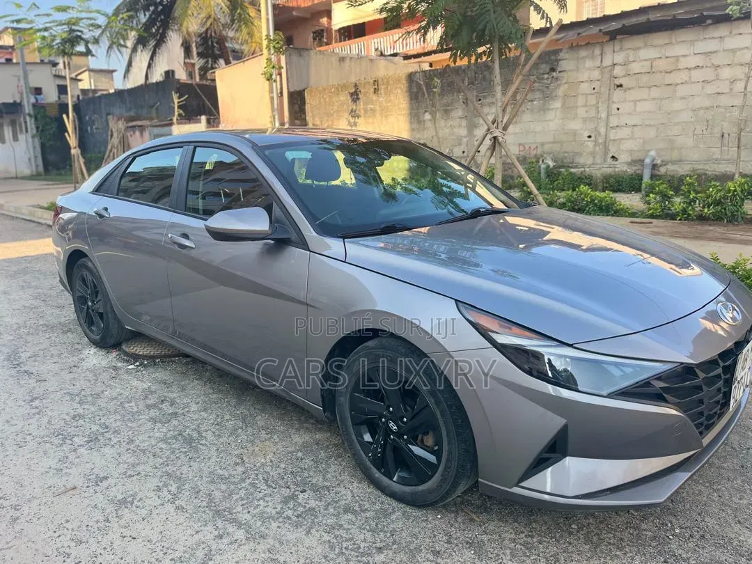 Hyundai Elantra Limited 2023 Argenté