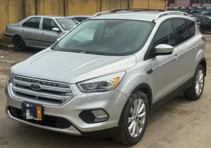 Ford Escape S FWD 2019 Gris