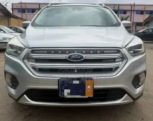 Ford Escape S FWD 2019 Gris