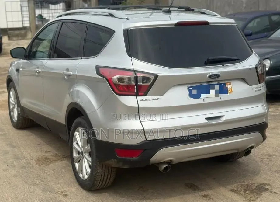 Ford Escape S FWD 2019 Gris