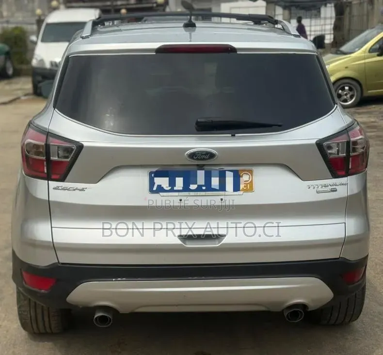 Ford Escape S FWD 2019 Gris