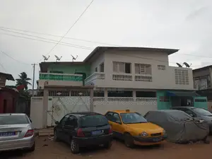 9chbre Duplex dans Ik Immobilier, Port-Bouët à Vendre