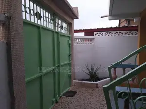 9chbre Duplex dans Ik Immobilier, Port-Bouët à Vendre