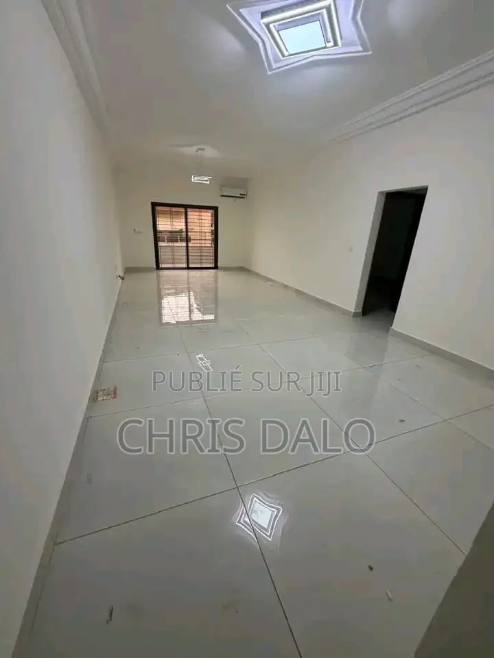 3chbre Appartement dans Achy, Cocody à Louer