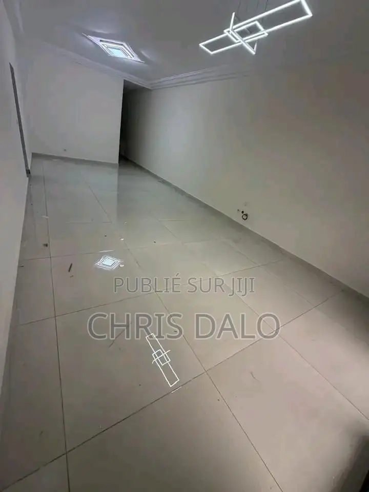 3chbre Appartement dans Achy, Cocody à Louer