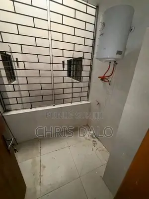 3chbre Appartement dans Achy, Cocody à Louer