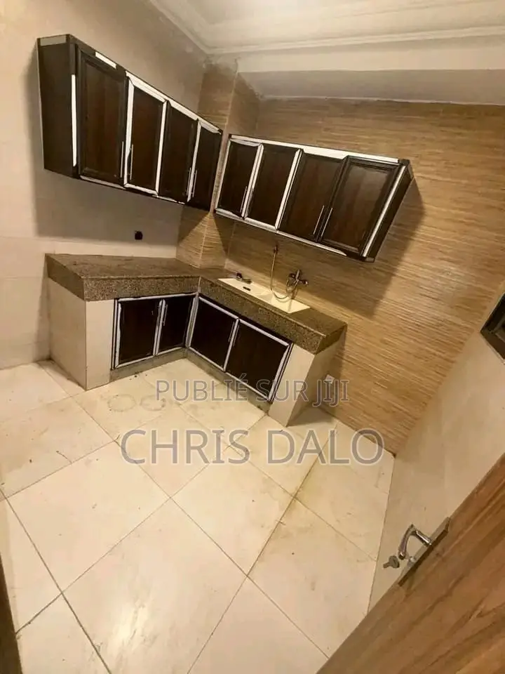3chbre Appartement dans Achy, Cocody à Louer