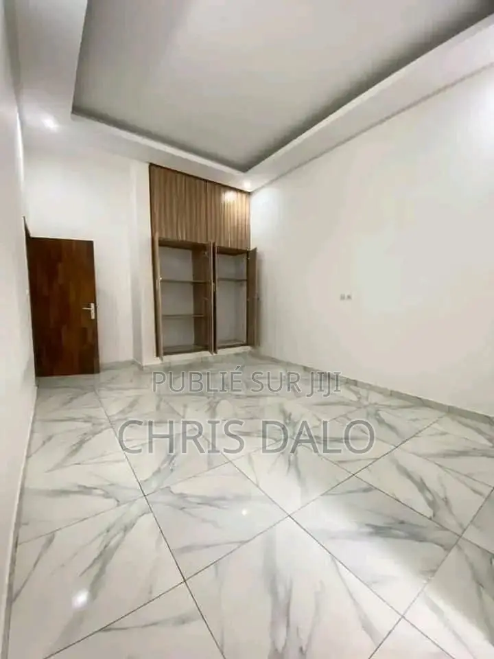 2chbre Appartement dans Achy, Cocody à Louer