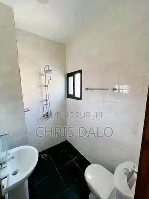 2chbre Appartement dans Achy, Cocody à Louer