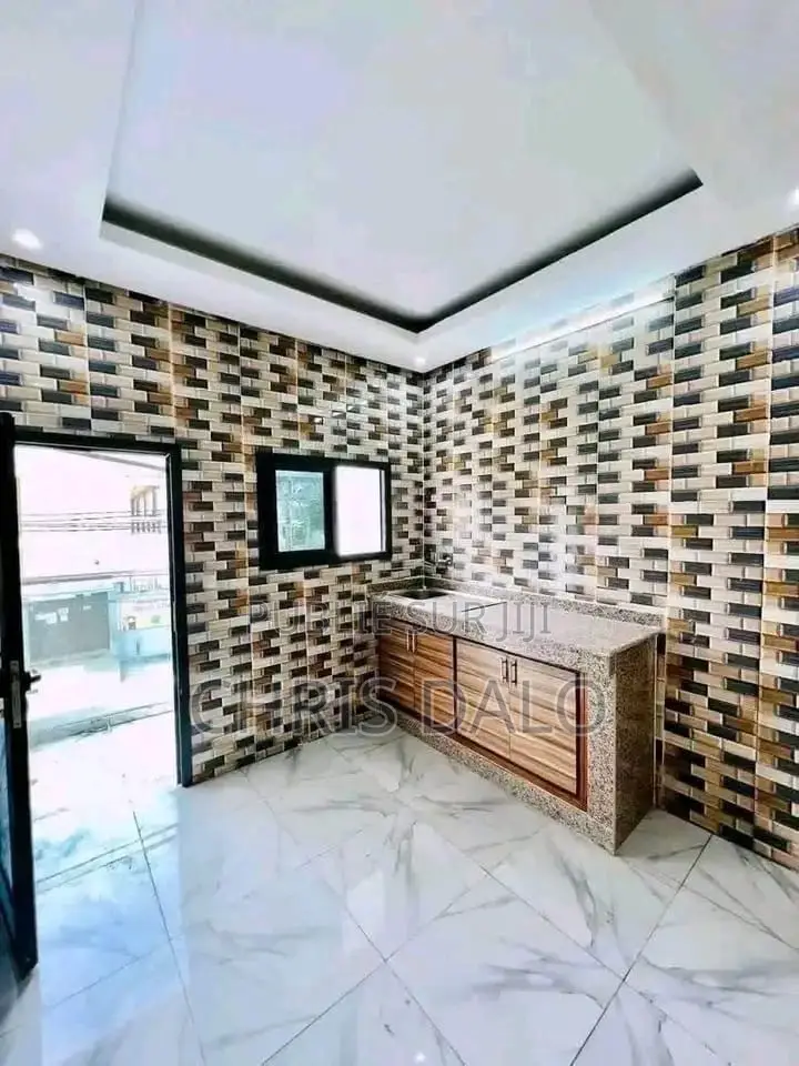 2chbre Appartement dans Achy, Cocody à Louer