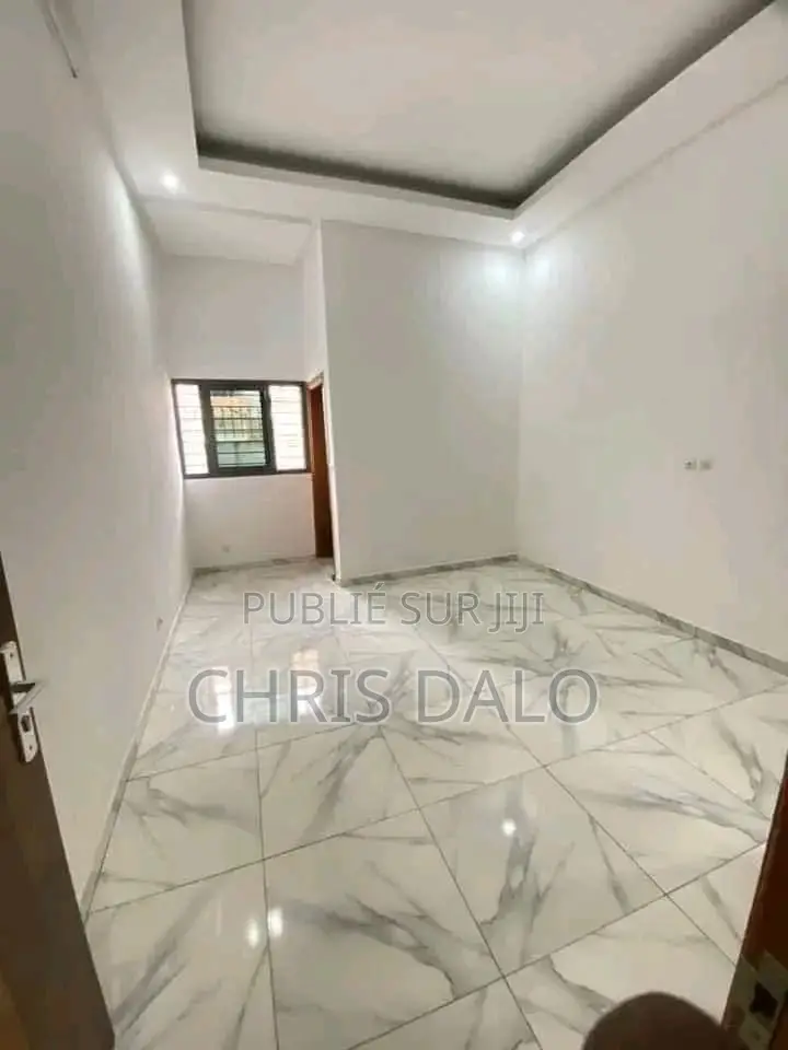 2chbre Appartement dans Achy, Cocody à Louer