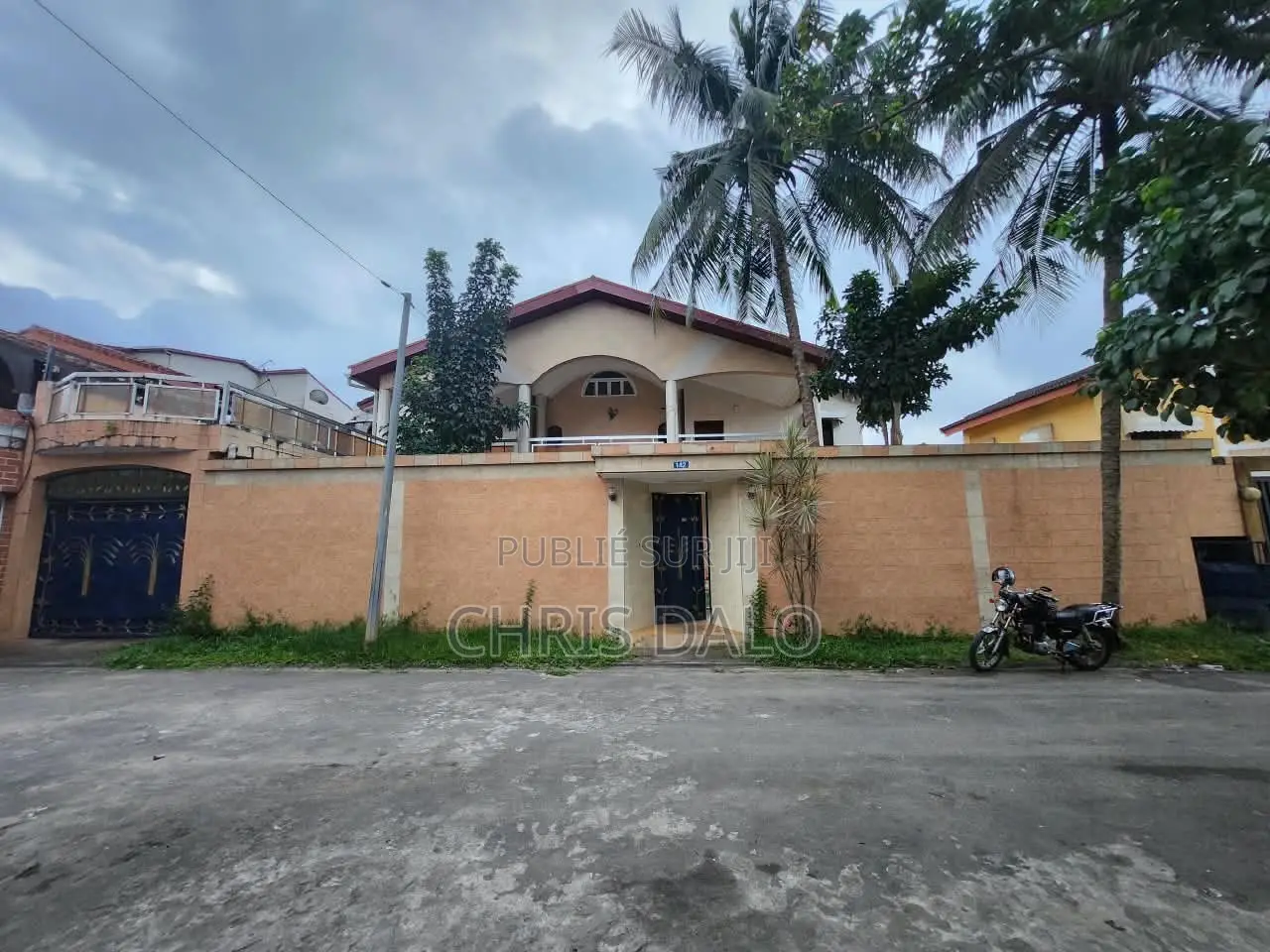 6chbre Duplex dans Achy, Cocody à Louer