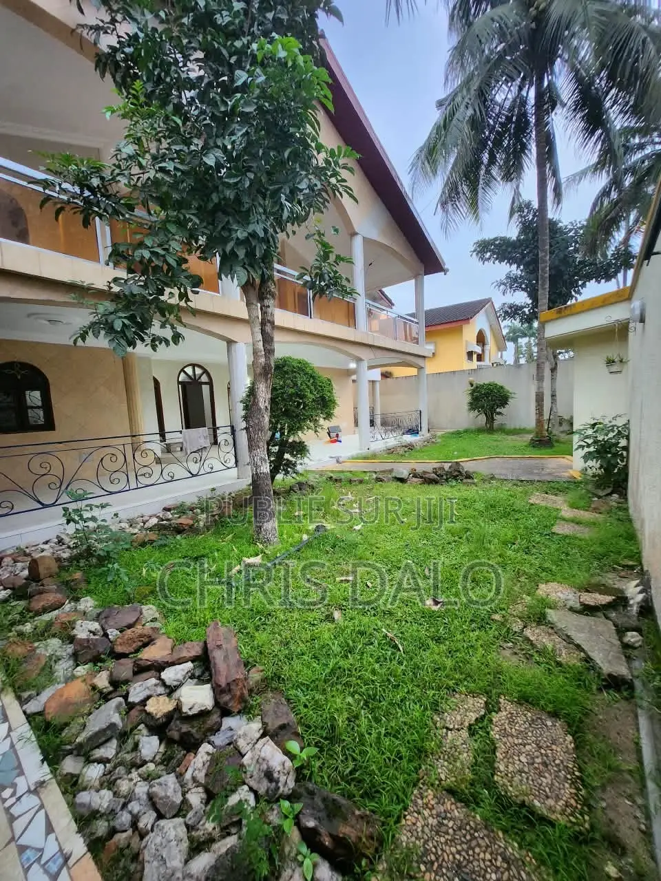 6chbre Duplex dans Achy, Cocody à Louer