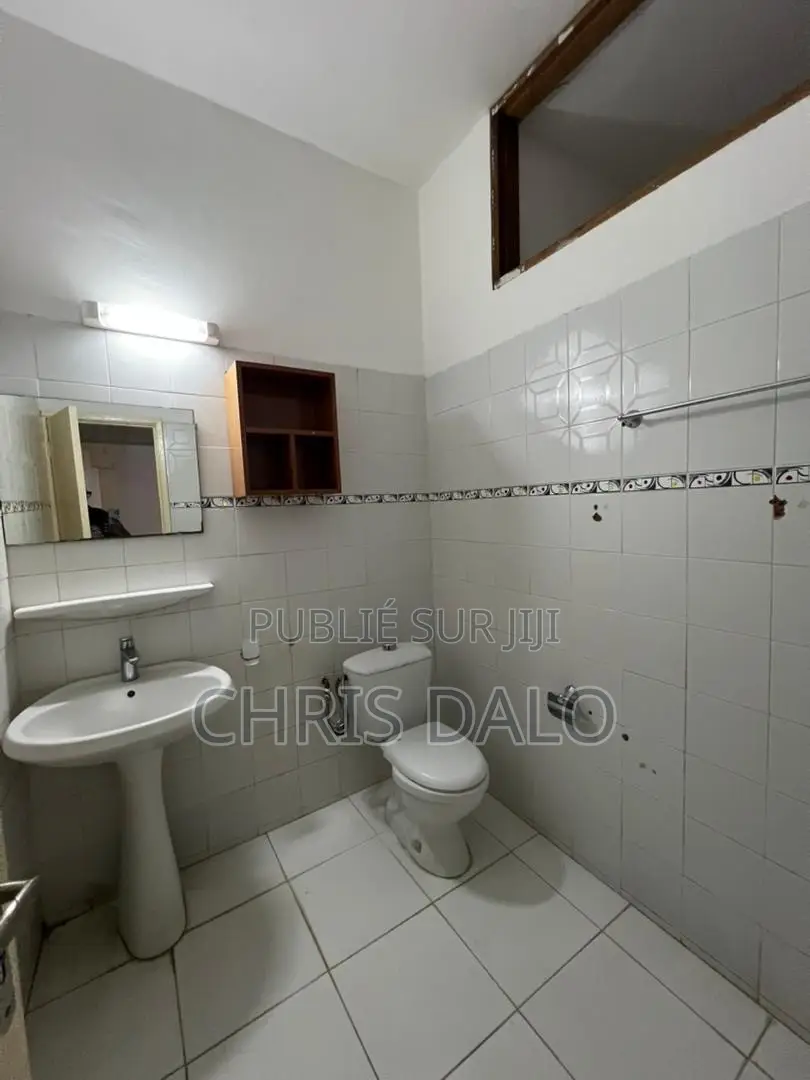 4chbre Villa dans Achy, Cocody à Louer