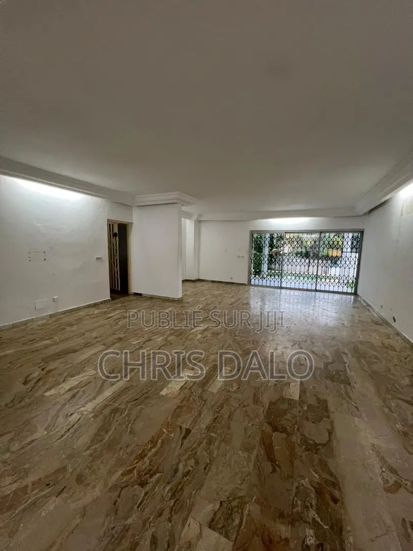 4chbre Villa dans Achy, Cocody à Louer