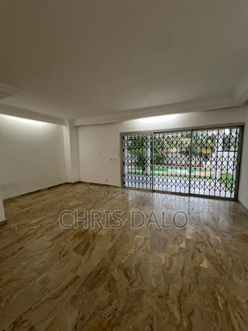 4chbre Villa dans Achy, Cocody à Louer