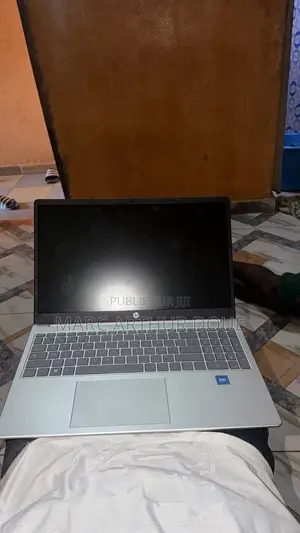 Nouveau Ordinateur portable HP 15 4GB Intel SSD 256GB