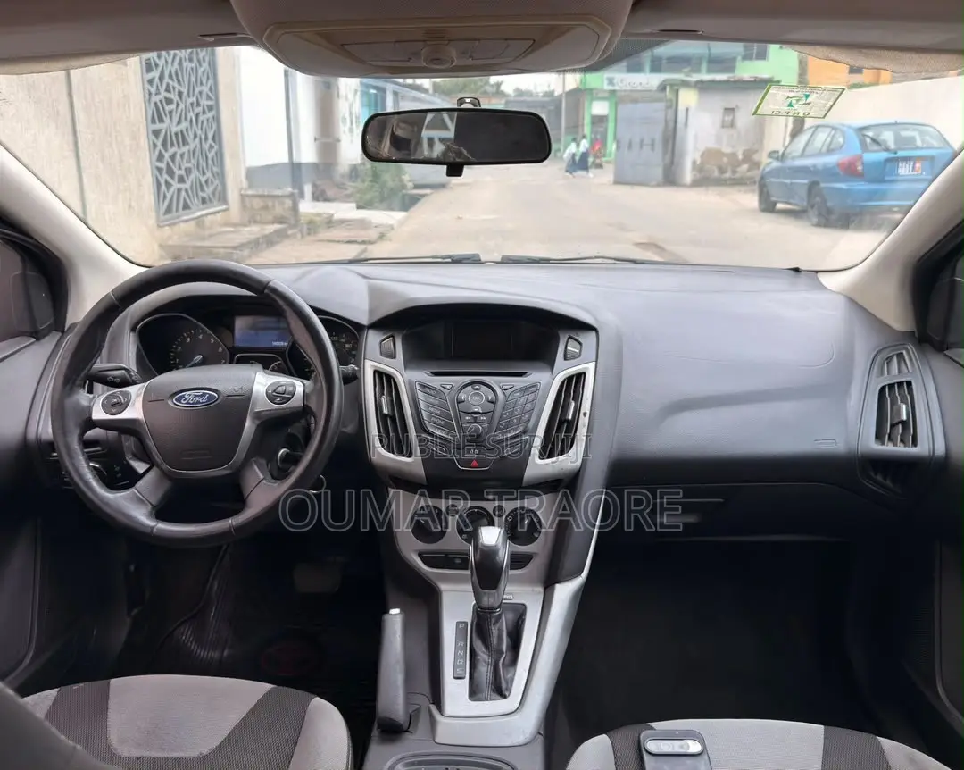 Ford Focus SE 4dr Sedan (2.0L 4cyl 5M) 2015 Noir