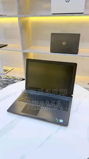 Nouveau Dell G3 17 3779 16GB Intel Core i7 SSD 512GB