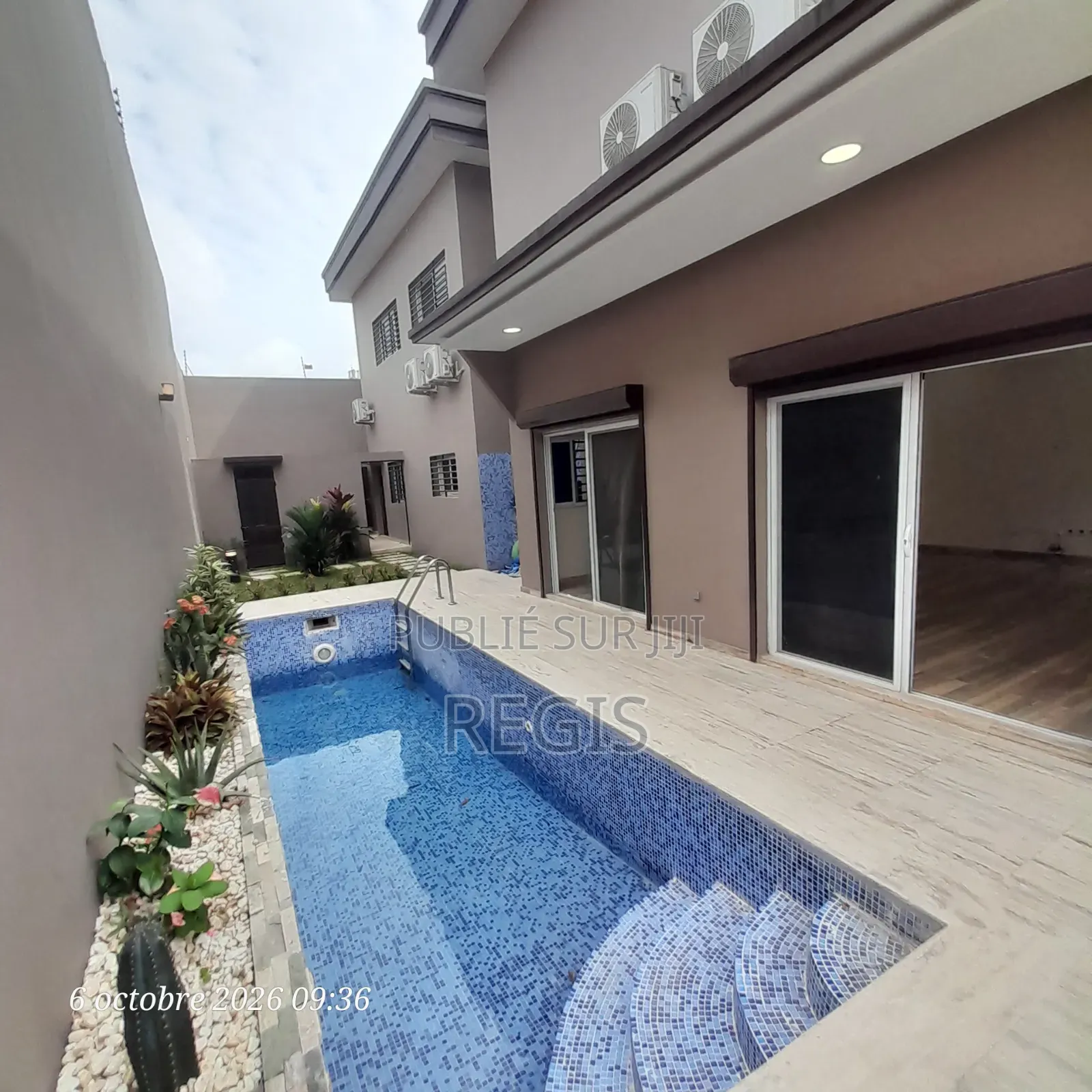 4chbre Duplex dans Regis, Cocody à Louer