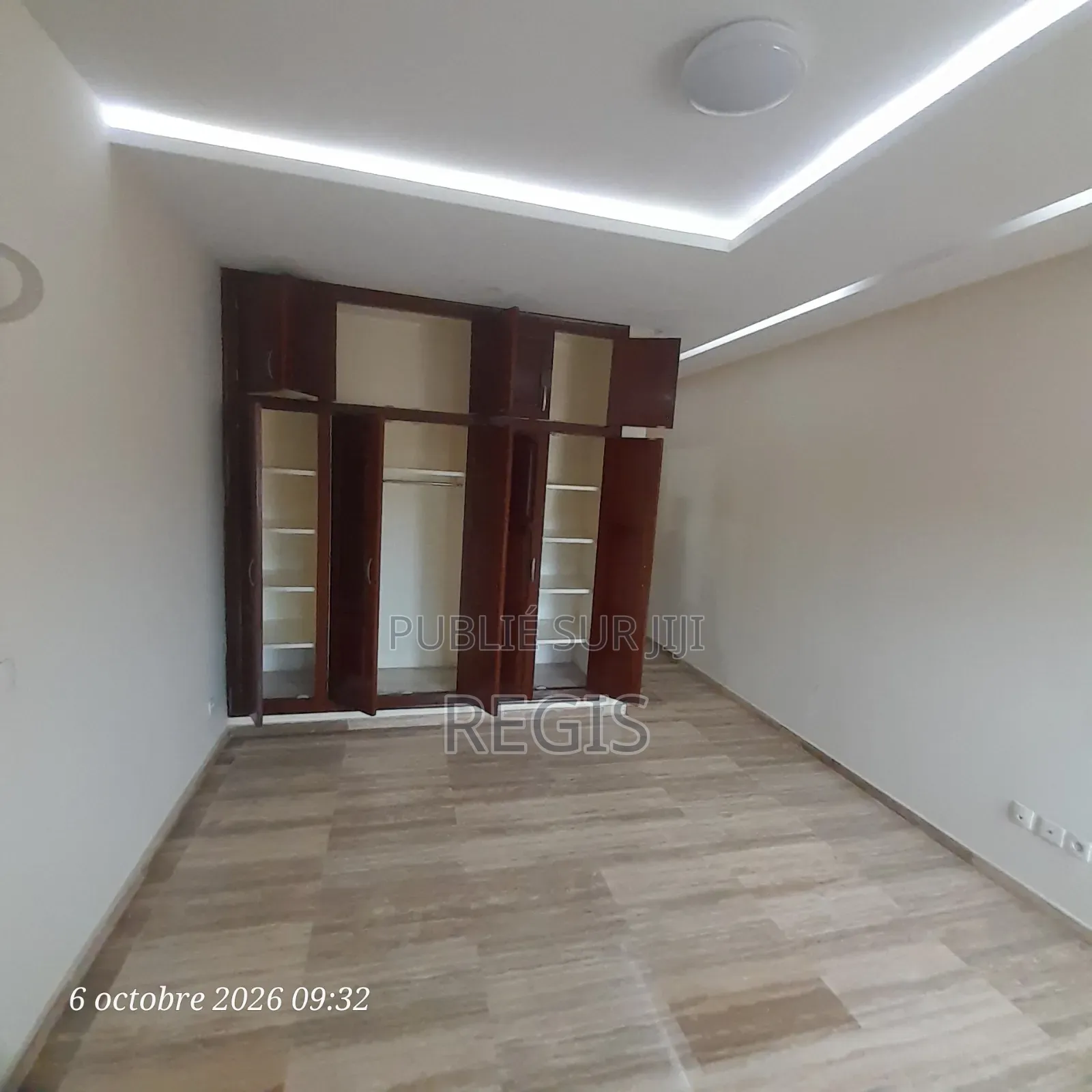 4chbre Duplex dans Regis, Cocody à Louer