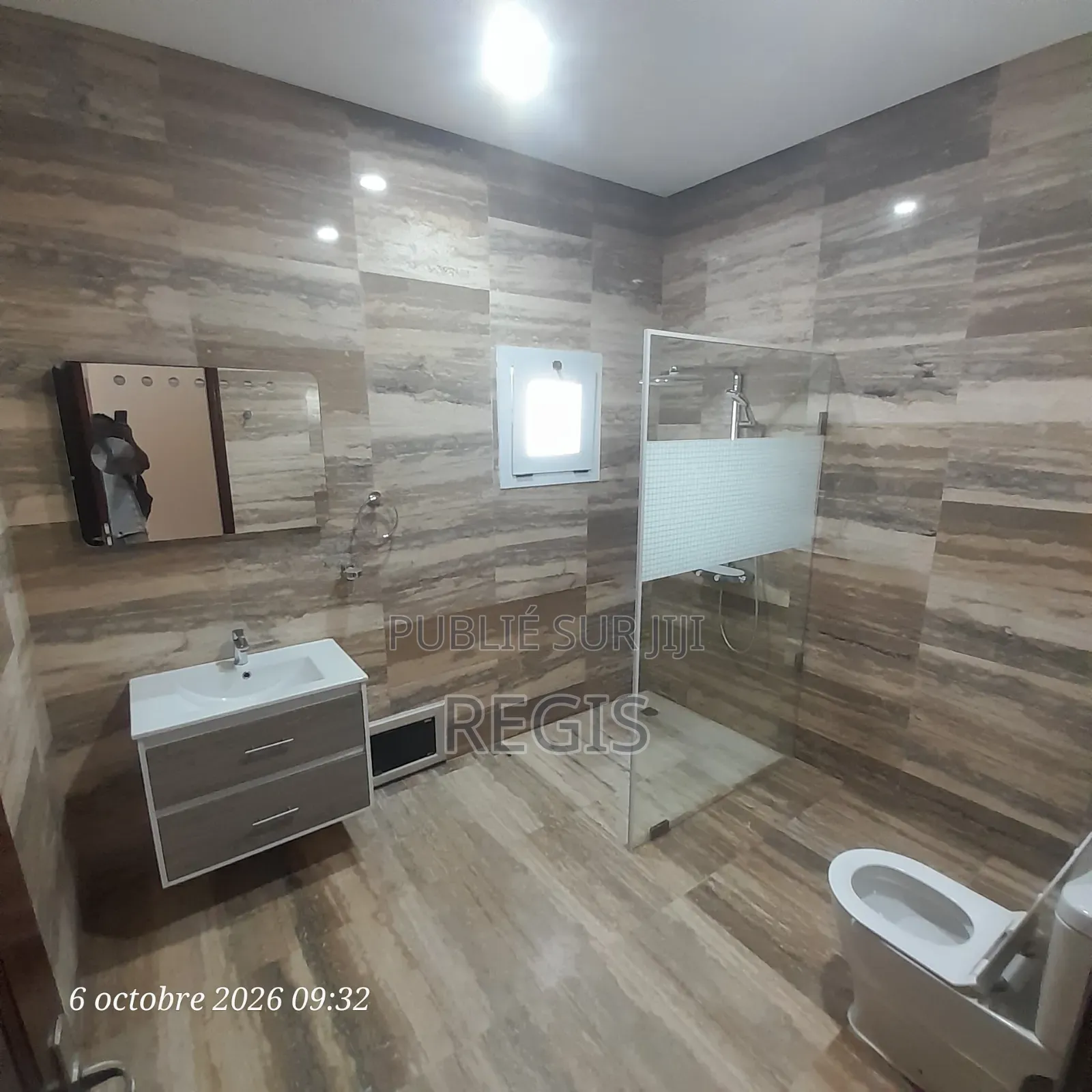 4chbre Duplex dans Regis, Cocody à Louer
