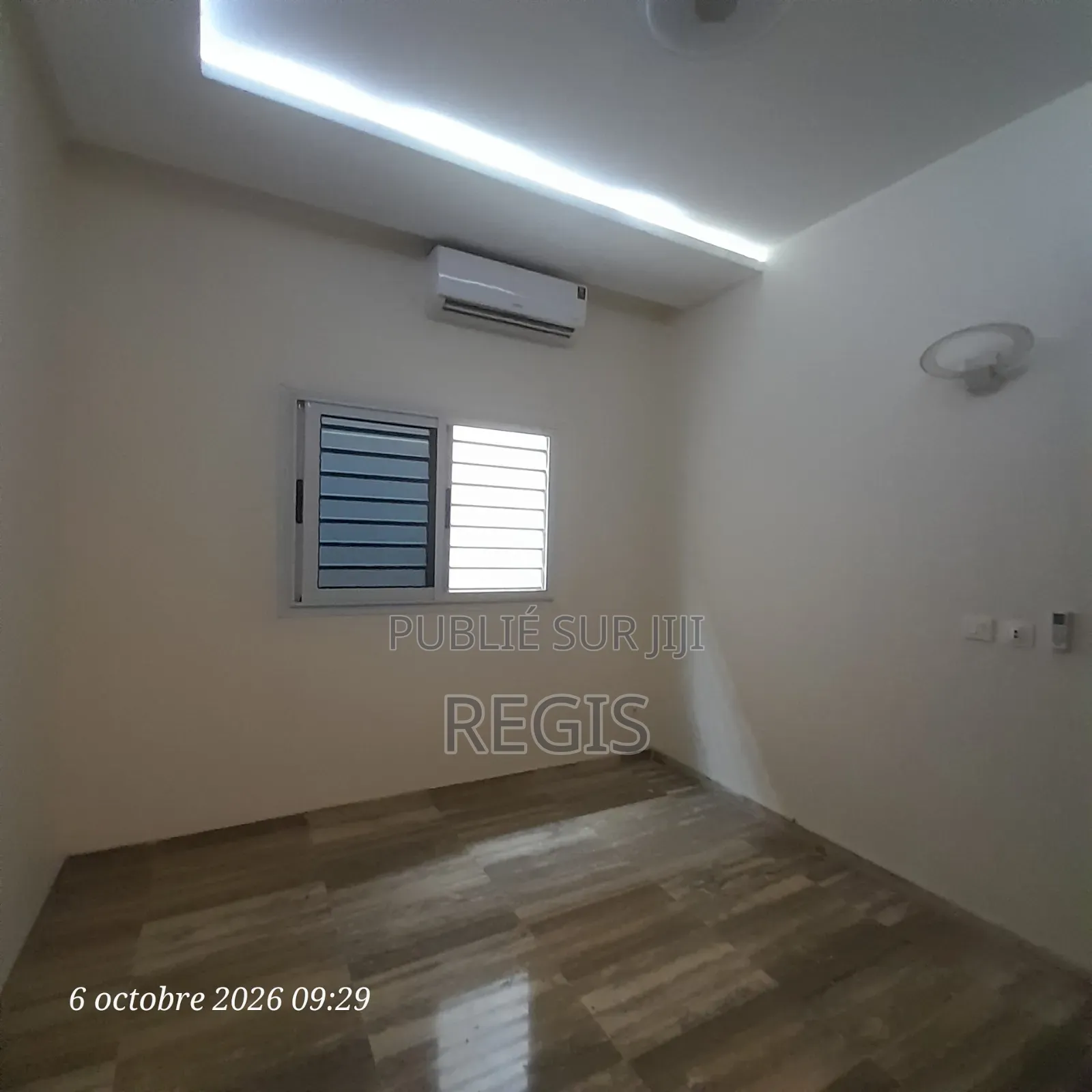 4chbre Duplex dans Regis, Cocody à Louer