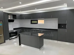 7chbre Villa dans Villa Triplex Haut, Cocody à Vendre