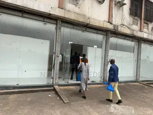 VGE Marcory Zone 4 Magasin De 230m2 À Céder