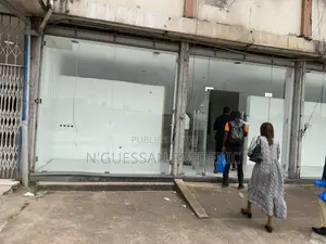 VGE Marcory Zone 4 Magasin De 230m2 À Céder