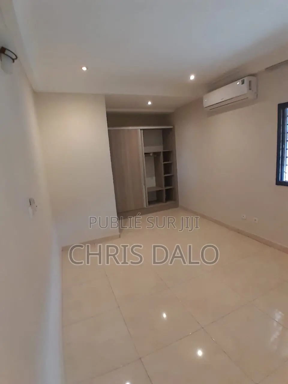 5chbre Duplex dans Mike, Bingerville à Louer