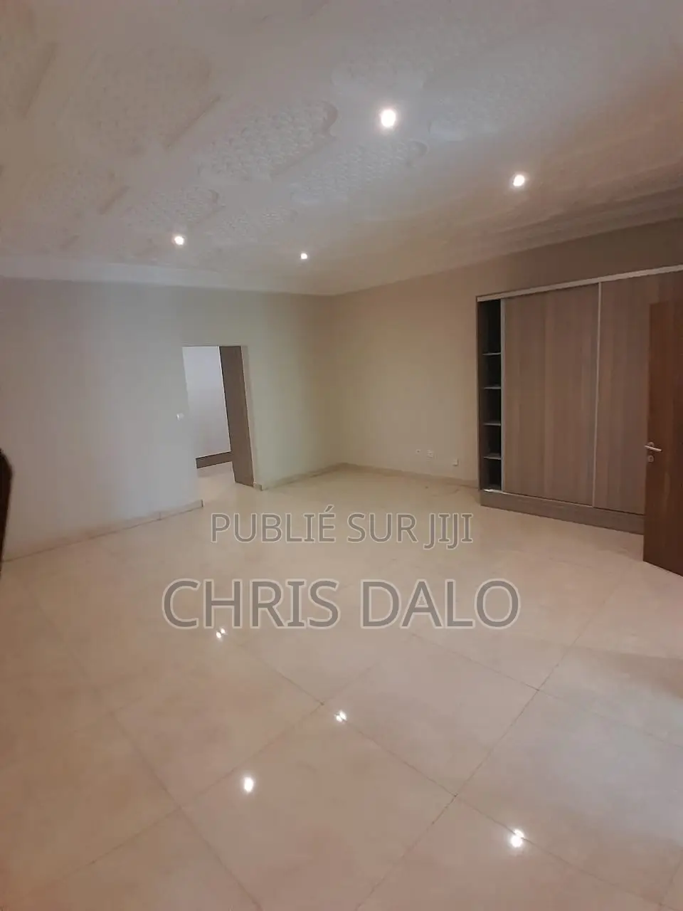 5chbre Duplex dans Mike, Bingerville à Louer
