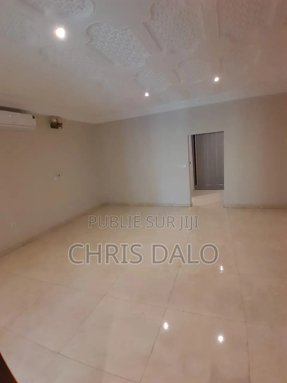 5chbre Duplex dans Mike, Bingerville à Louer