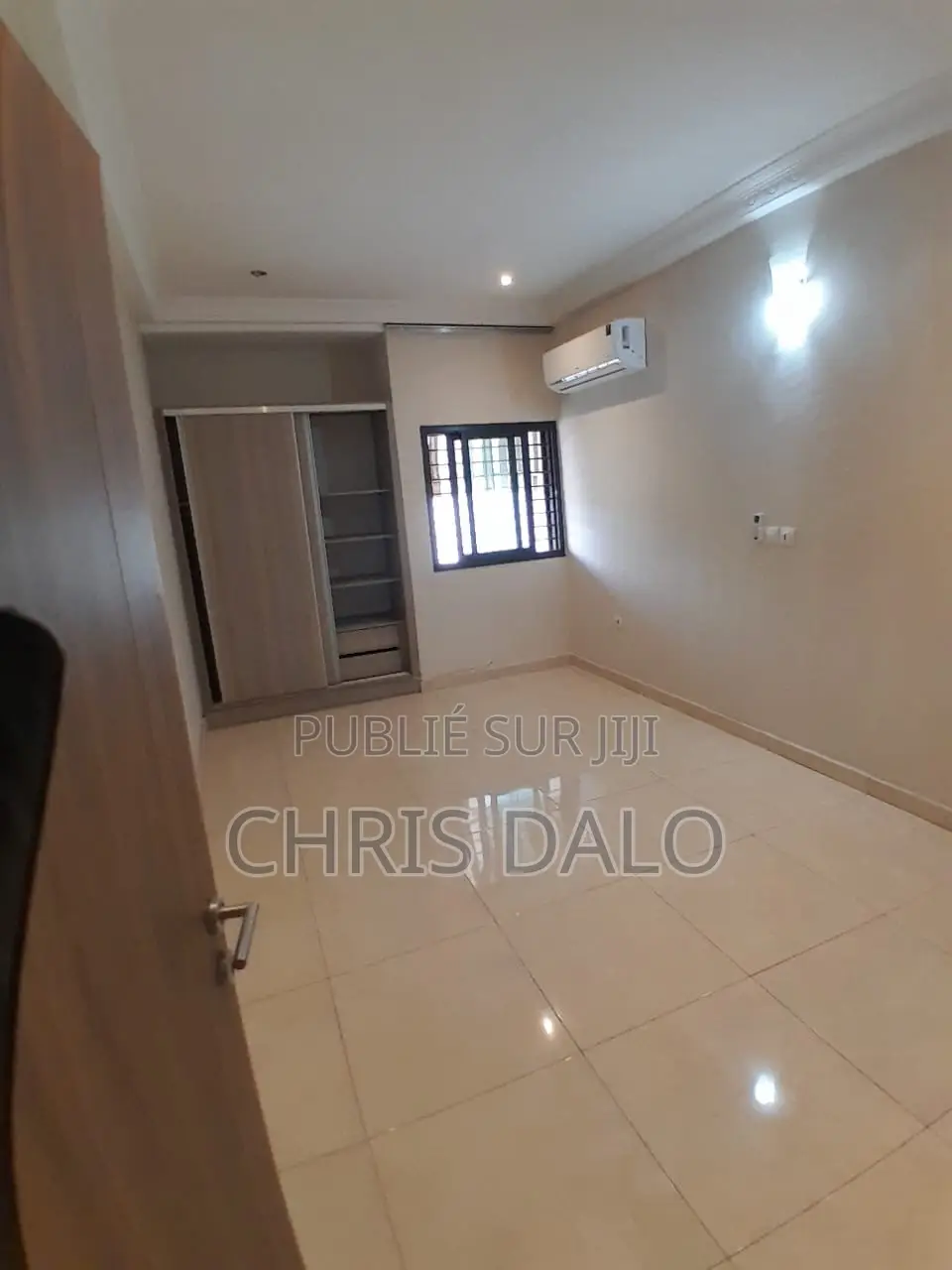 5chbre Duplex dans Mike, Bingerville à Louer