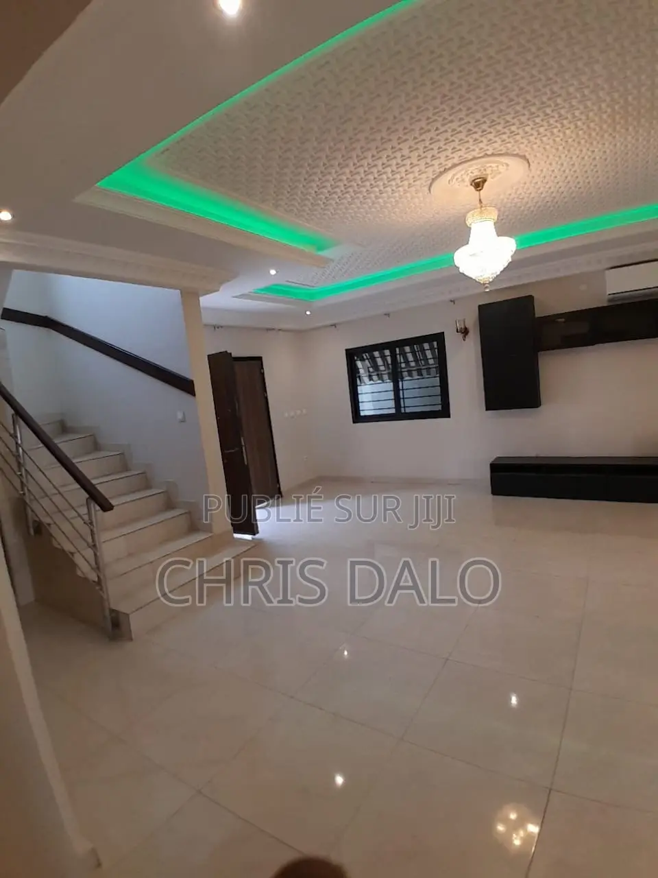 5chbre Duplex dans Mike, Bingerville à Louer