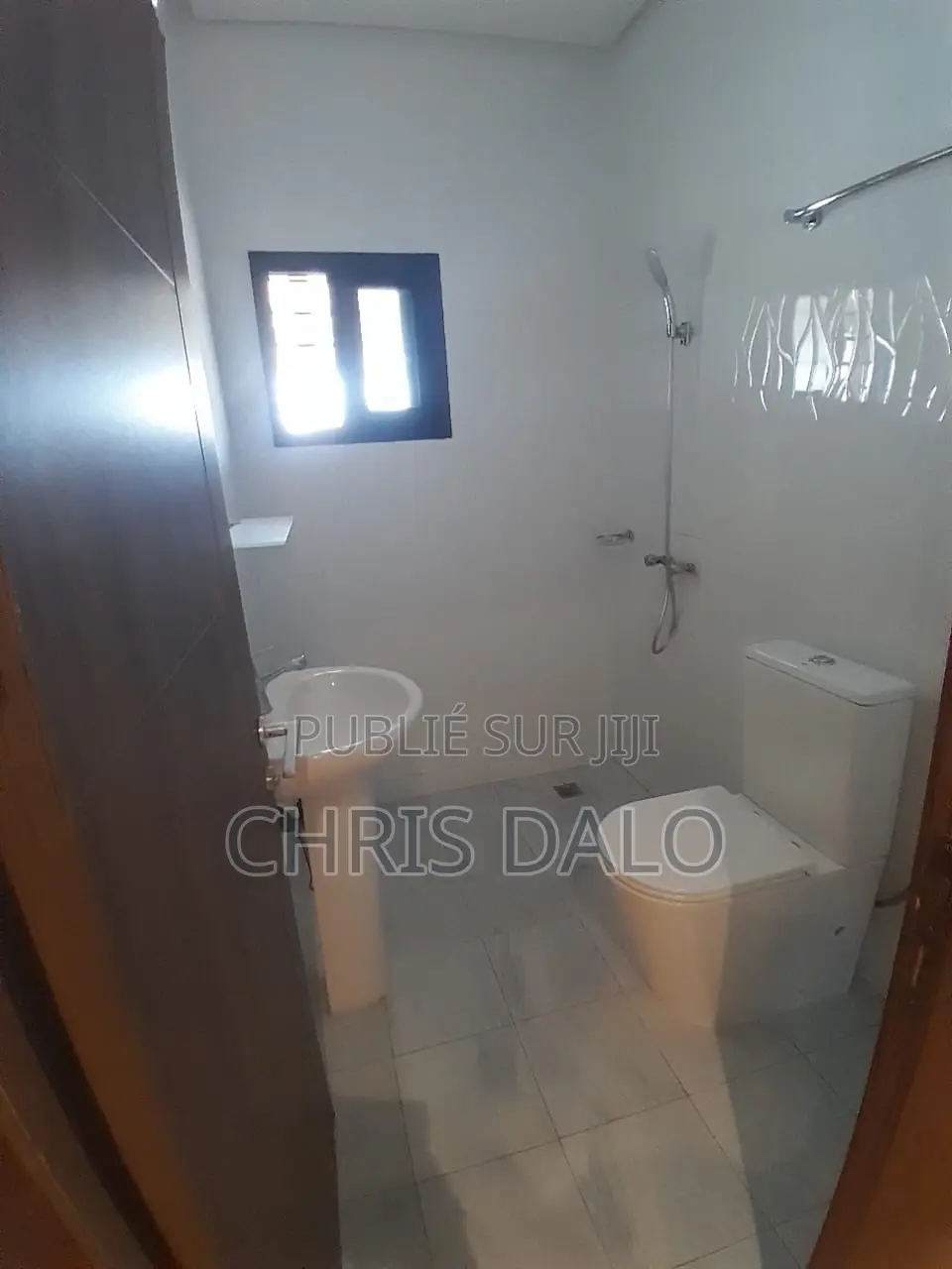 5chbre Duplex dans Mike, Bingerville à Louer