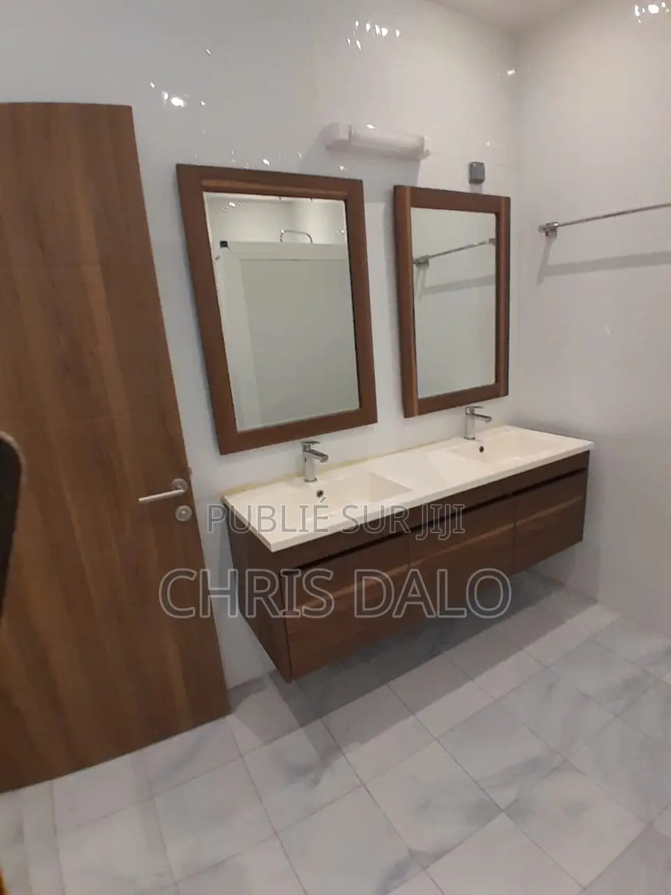 5chbre Duplex dans Mike, Bingerville à Louer