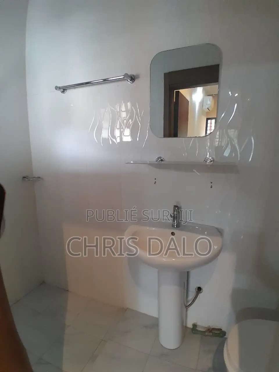 5chbre Duplex dans Mike, Bingerville à Louer