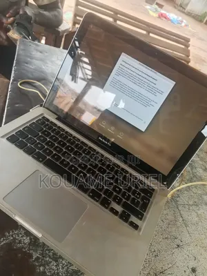 Ordinateur portable Apple MacBook Pro 8GB Intel Core i5 HDD+SSD 640GB