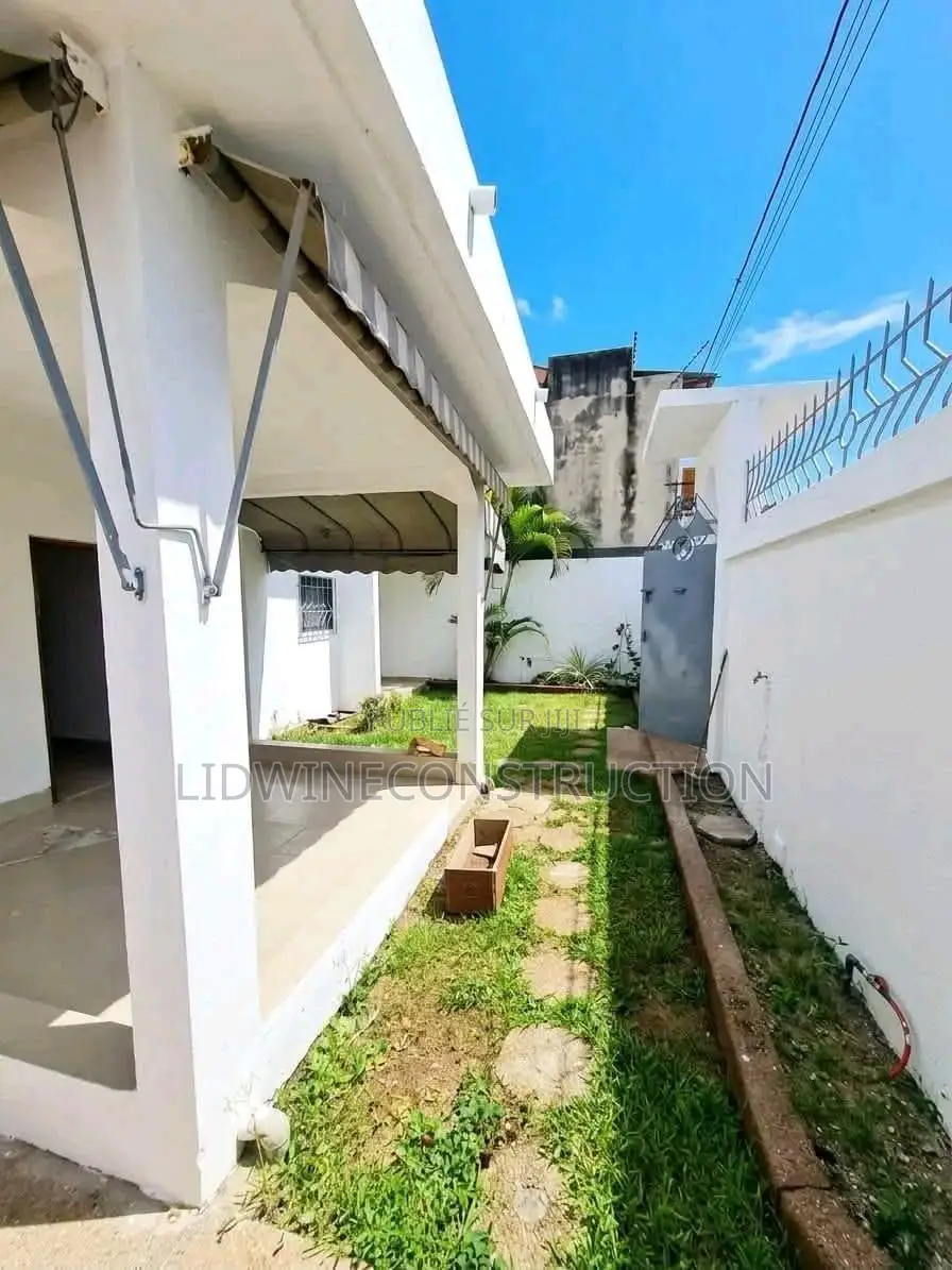 4chbre Duplex dans Cocody à Louer