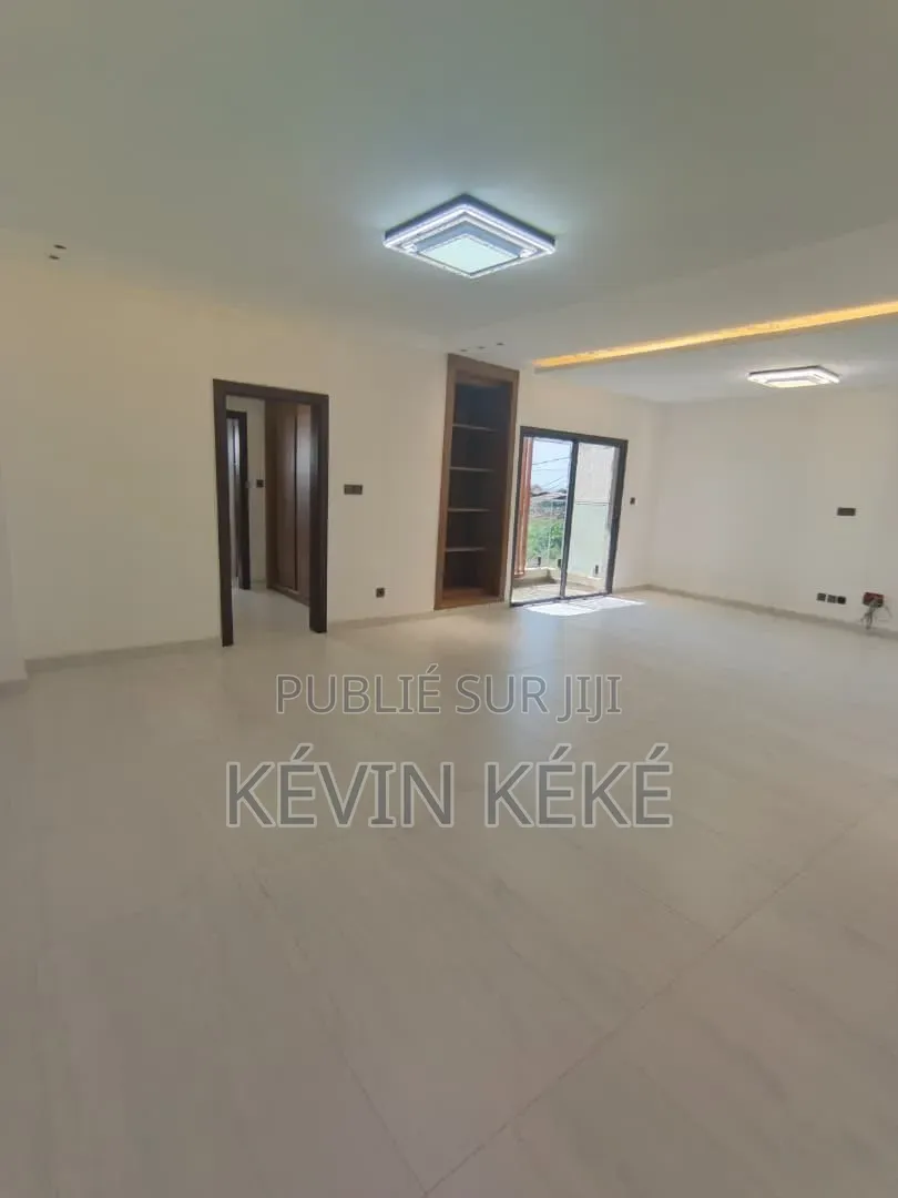 5chbre Duplex dans Grâces Immobilier, Cocody à Louer