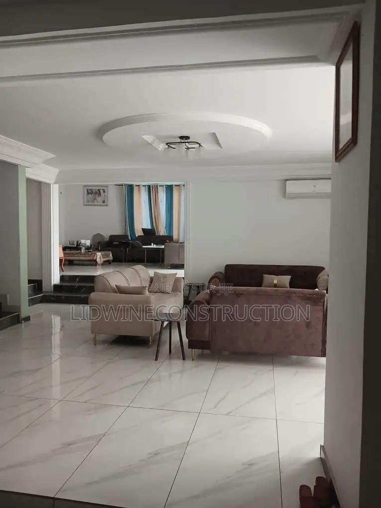 20chbre Duplex dans Le Plateau à Louer