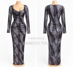Robe Maxi Moulante Imprimée Marbrée – Élégance & Style Tendance