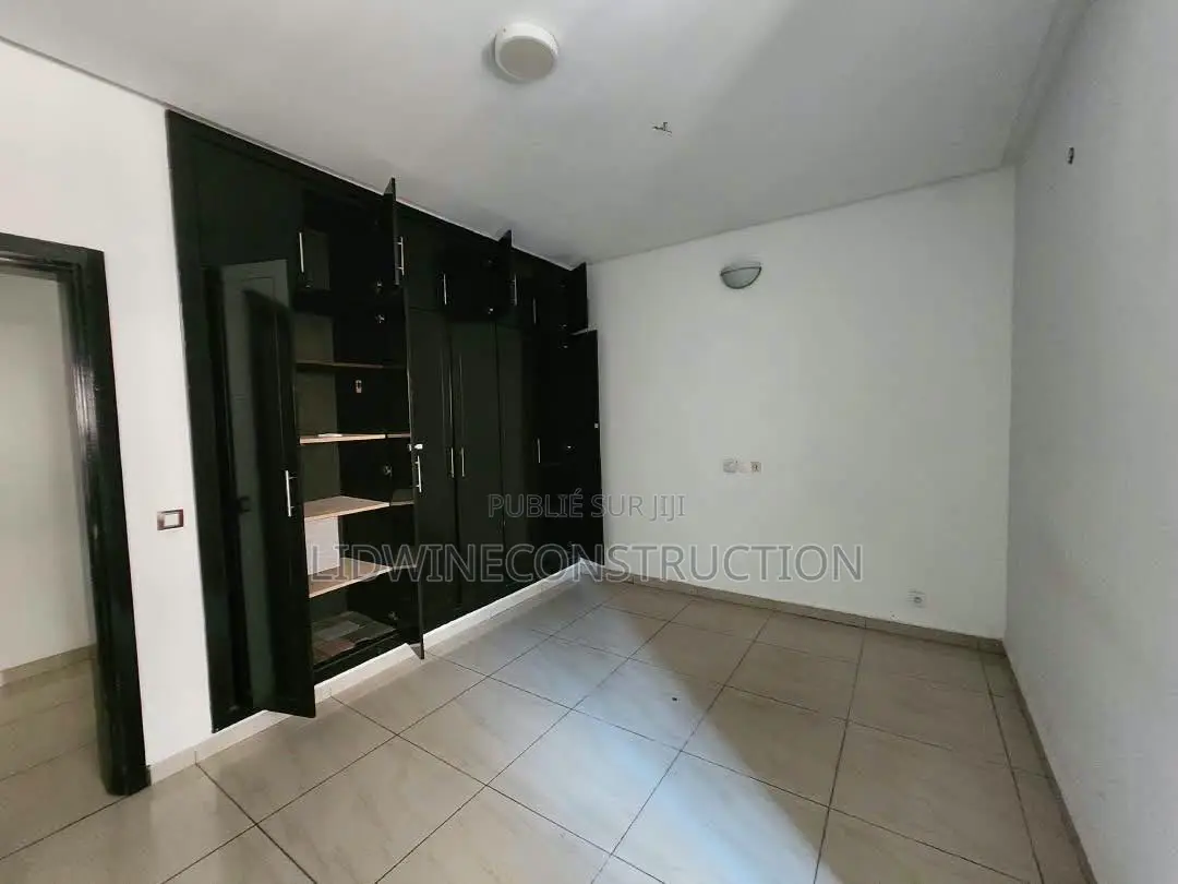 6chbre Duplex dans Cocody à Vendre