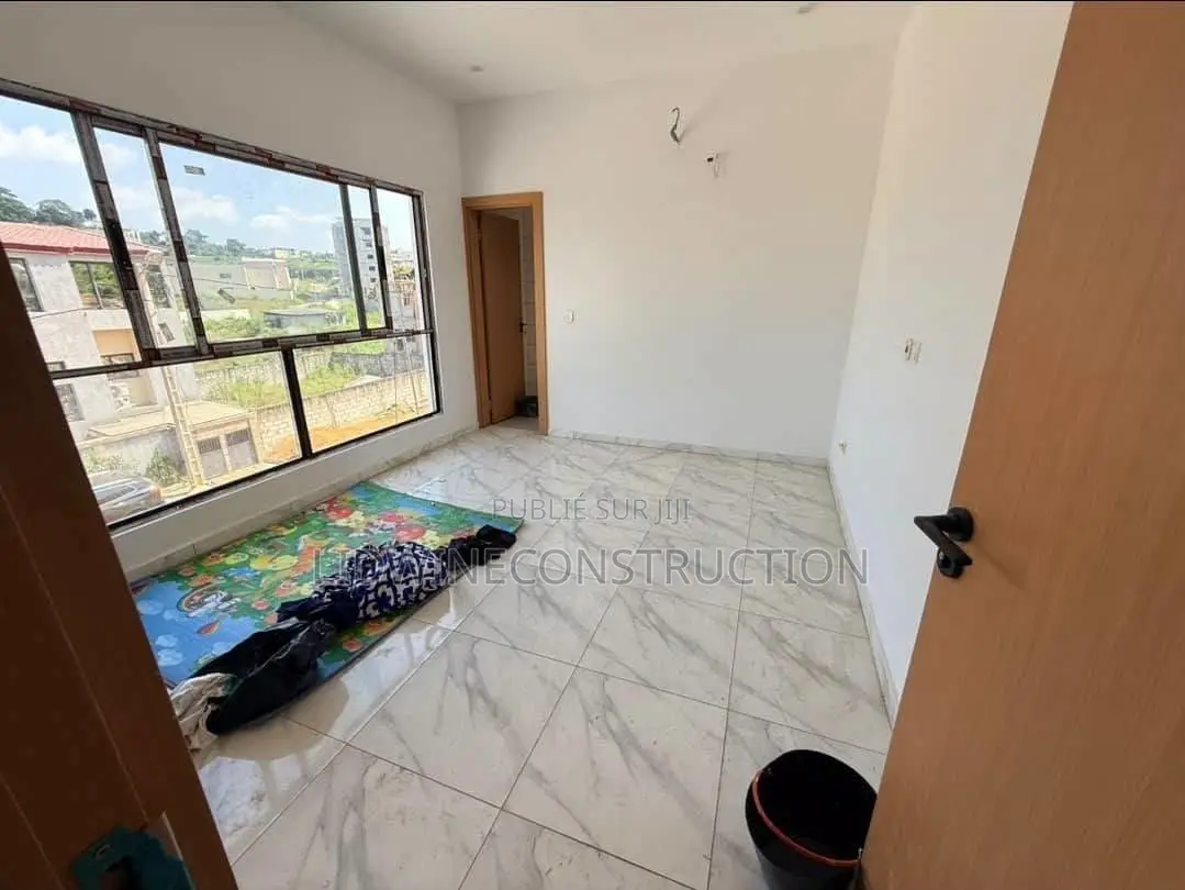 6chbre Duplex dans Cocody à Vendre
