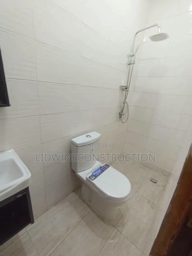 5chbre Duplex dans Bingerville à Louer