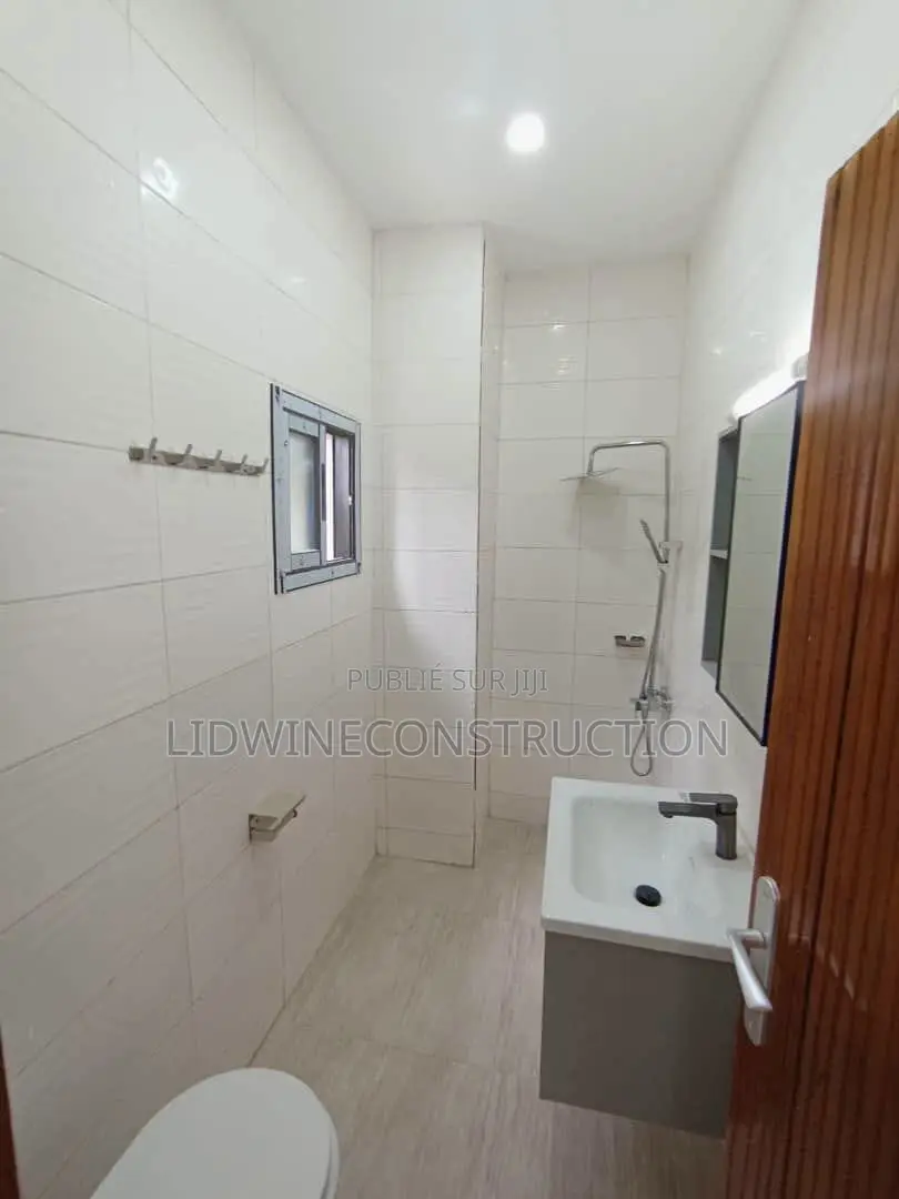 5chbre Duplex dans Bingerville à Louer