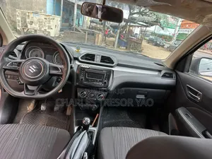 Suzuki Dzire 2023 Gris