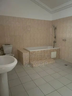5chbre Villa dans Cocody à Vendre