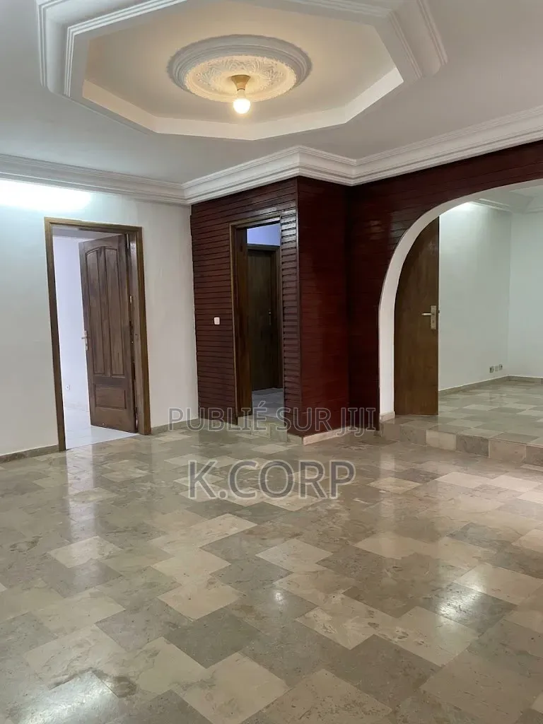 5chbre Villa dans Cocody à Vendre